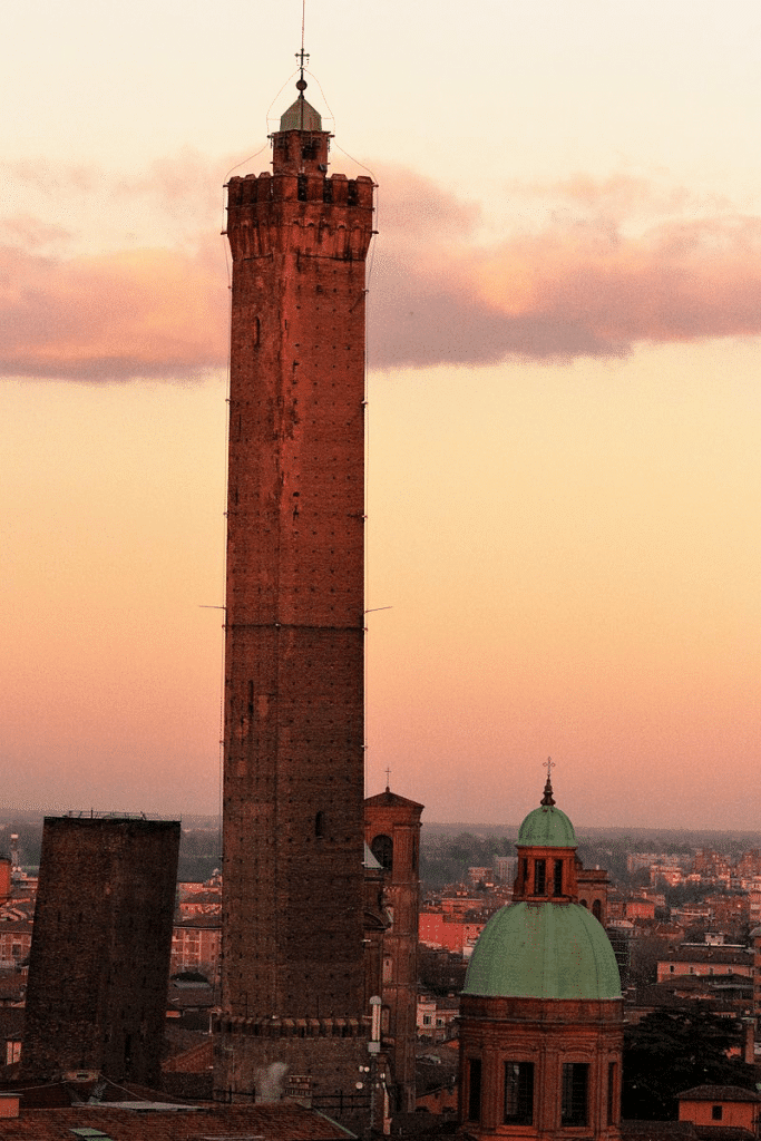 Torre degli asinelli - Antiquariato a Bologna e dintorni