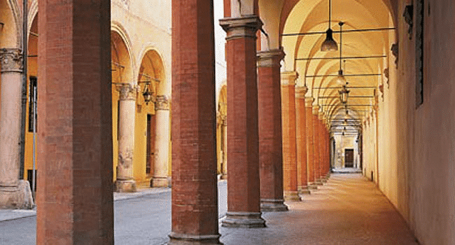 Portici di Bologna, città dell'arte e dell'antiquariato