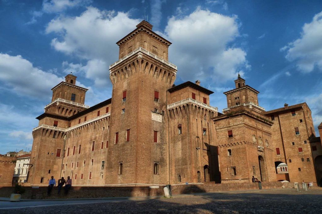 acquisto mobili antichi a Ferrara